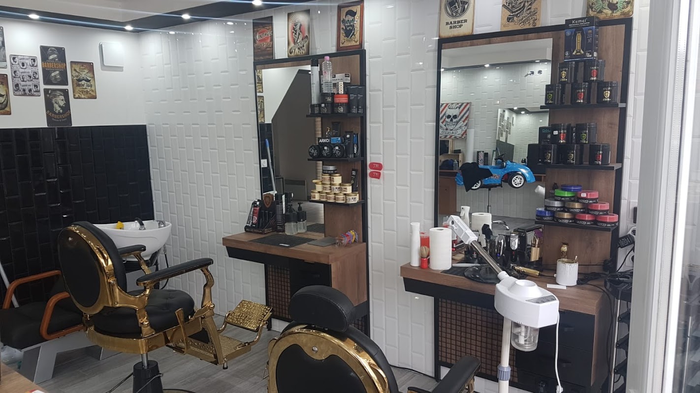 Servicio de manicura en AB Barber Shop